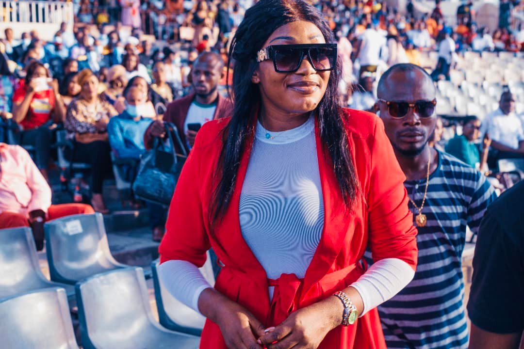 ? Je t’aime … ?, ce chaleureux message de Claire Bahi ? Vetcho Lolas apr?s 